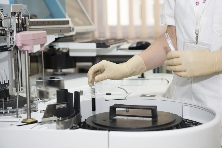 DSÖ : Covid-19’un daha tehlikeli bir varyantı ortaya çıkabilir laboratory
